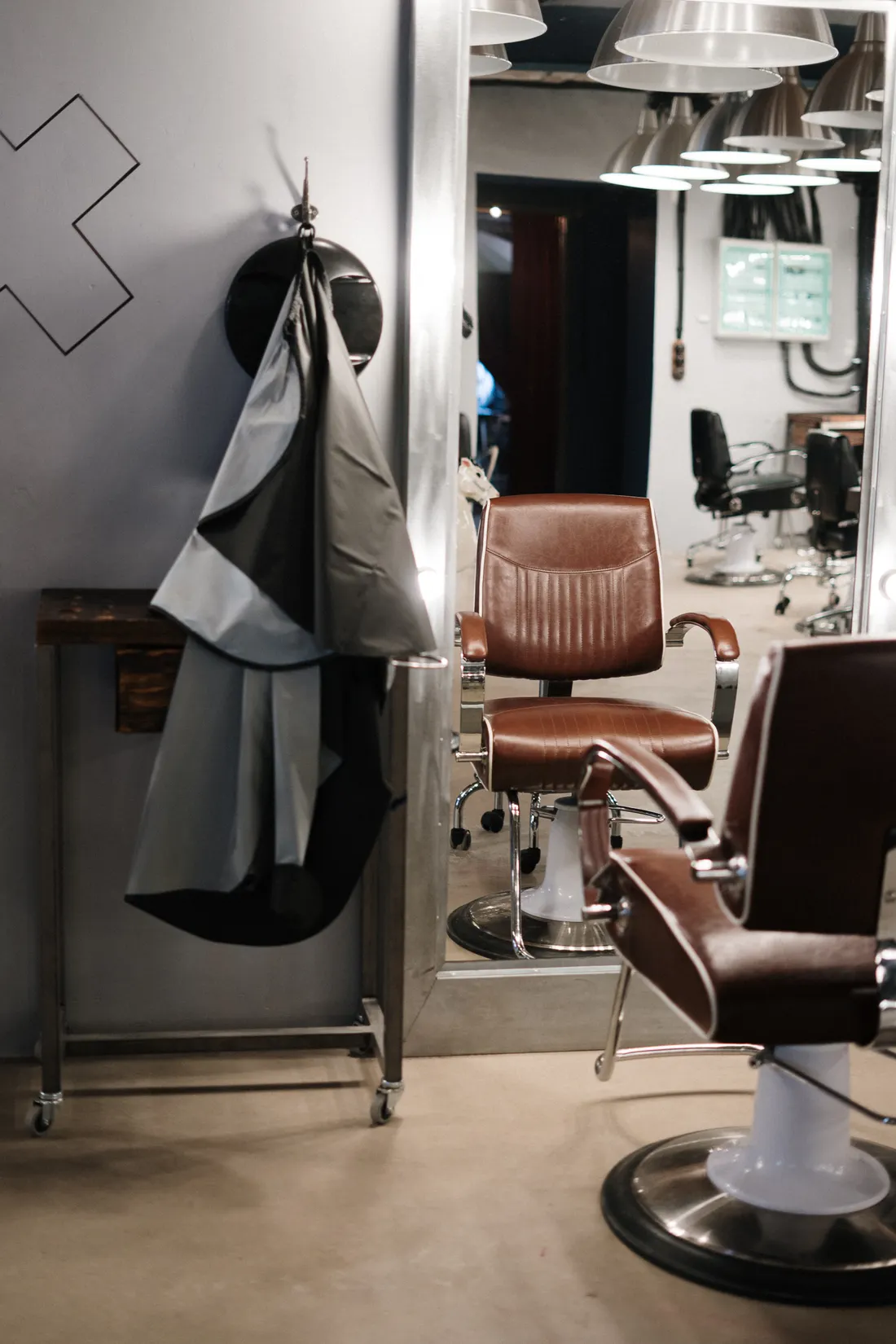 Salon-Einrichtung mit Spiegeln
